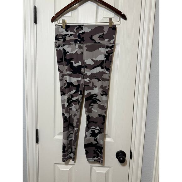 Under Armour Camo Leggings Medium NWT | High Waist Compression Fit Steet style - Picture 1 of 6